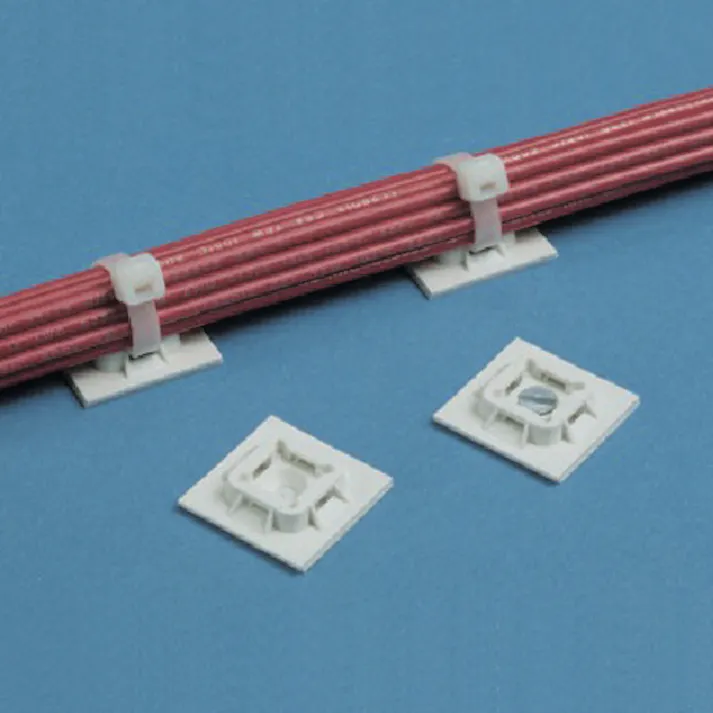 【CAINZ-DASH】パンドウイットコーポレーション マウントベース M3ねじ止め 難燃性白 (100個入) ABM100-S6-C69【別送品】