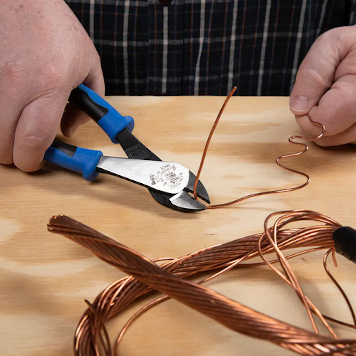 【CAINZ-DASH】KLEIN TOOLS社 ニッパ 偏芯タイプ コンフォートハンドル 220mm J2000-28【別送品】