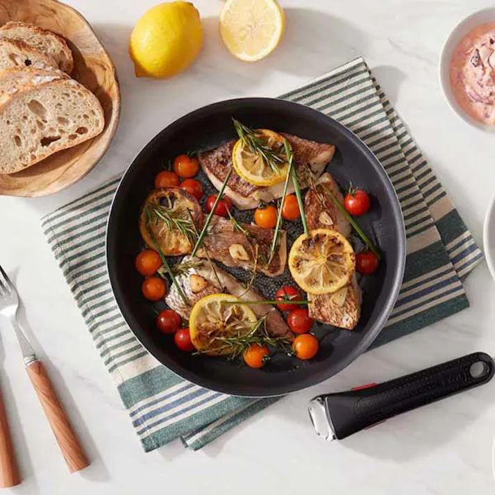 T-fal インジニオ ロイヤルブルー フライパン22cm (幅)23.7(奥行)23.7(高さ)4.7cm ブルー L43703 ガス火専用【別送品】