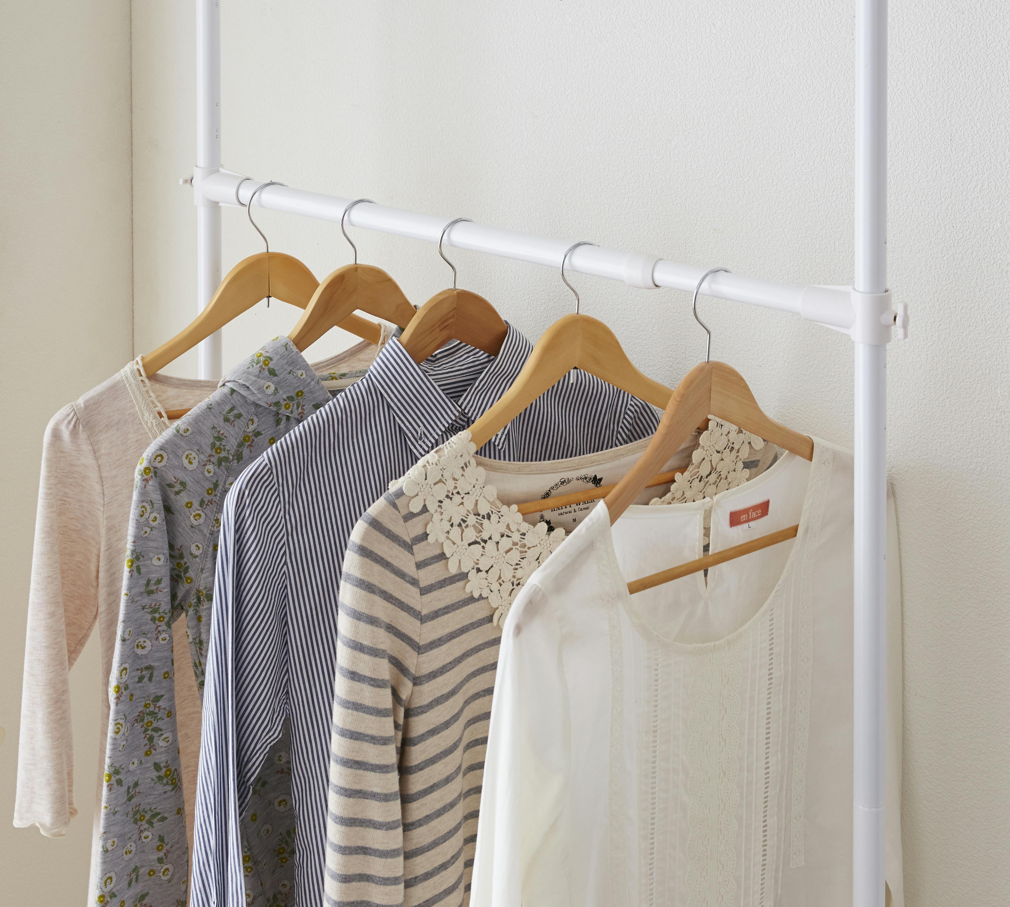 平安伸銅工業 突ぱり収納ハンガーラック白 (幅)67-95(奥行)26(高さ)190