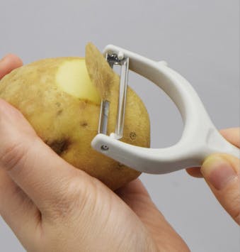 兼定 日本製 抗菌仕様 ベジカット ステンレス ピーラー 斜め刃 日本製