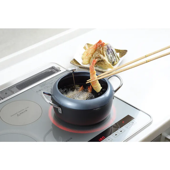 日本製 IH対応 温度計付両手天ぷら鍋 20cm TO-20B 揚げ物専用 ガスコンロ ハロゲンヒーター シーズヒーター 油がはねにくい フード付 鉄製 ハンドル 取っ手 4907052852129【別送品】