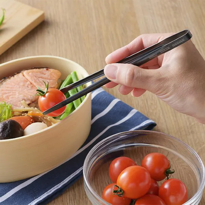 アイデアセキカワ ライフスタイルトング 箸のようにつかめるトング ブラック 高強度 軽量 キッチン 4513454106601【別送品】