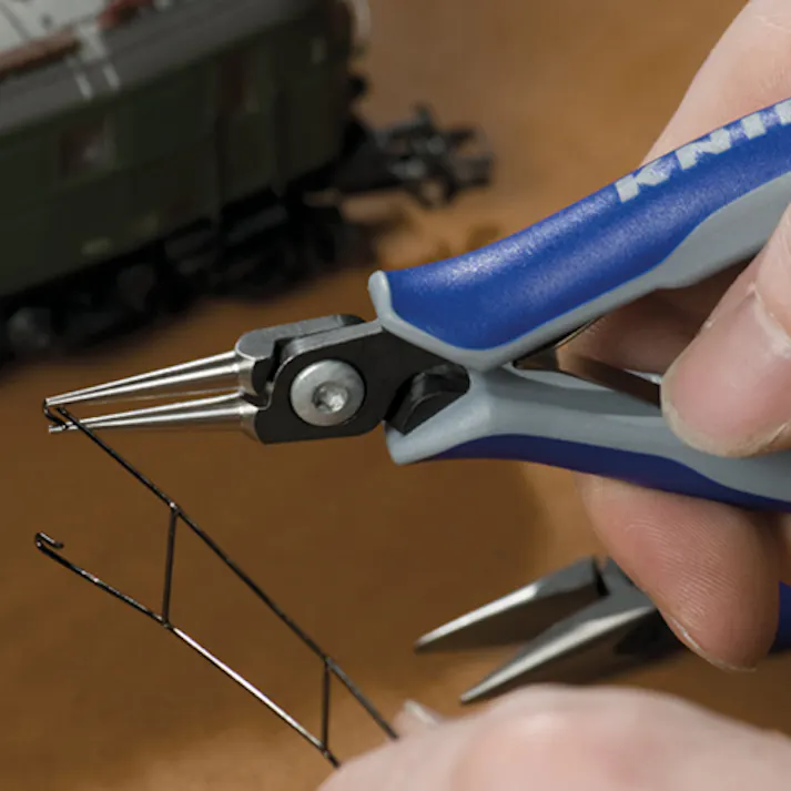 【CAINZ-DASH】KNIPEX社 ESD精密用プライヤー 半丸 135mm 3422-130ESD【別送品】