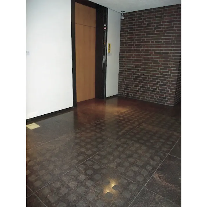 【CAINZ-DASH】スリーエム ジャパンコマーシャルケア販売部 3M セーフティ・ウォーク 滑り止めテープ タイプF クリア 50mmX5m F CLE 50X5【別送品】