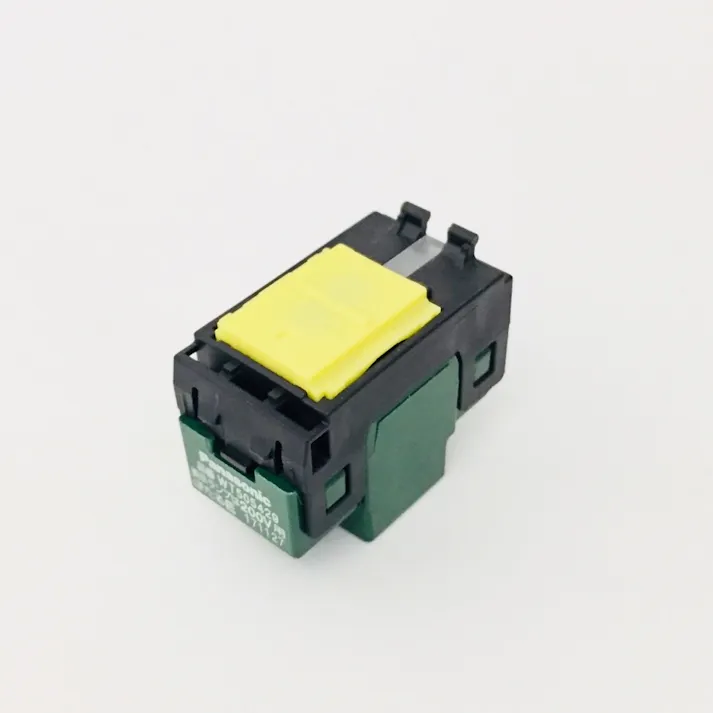 パナソニック コスモシリーズワイド21 埋込ほたるスイッチE 4路 200V用 WT505429