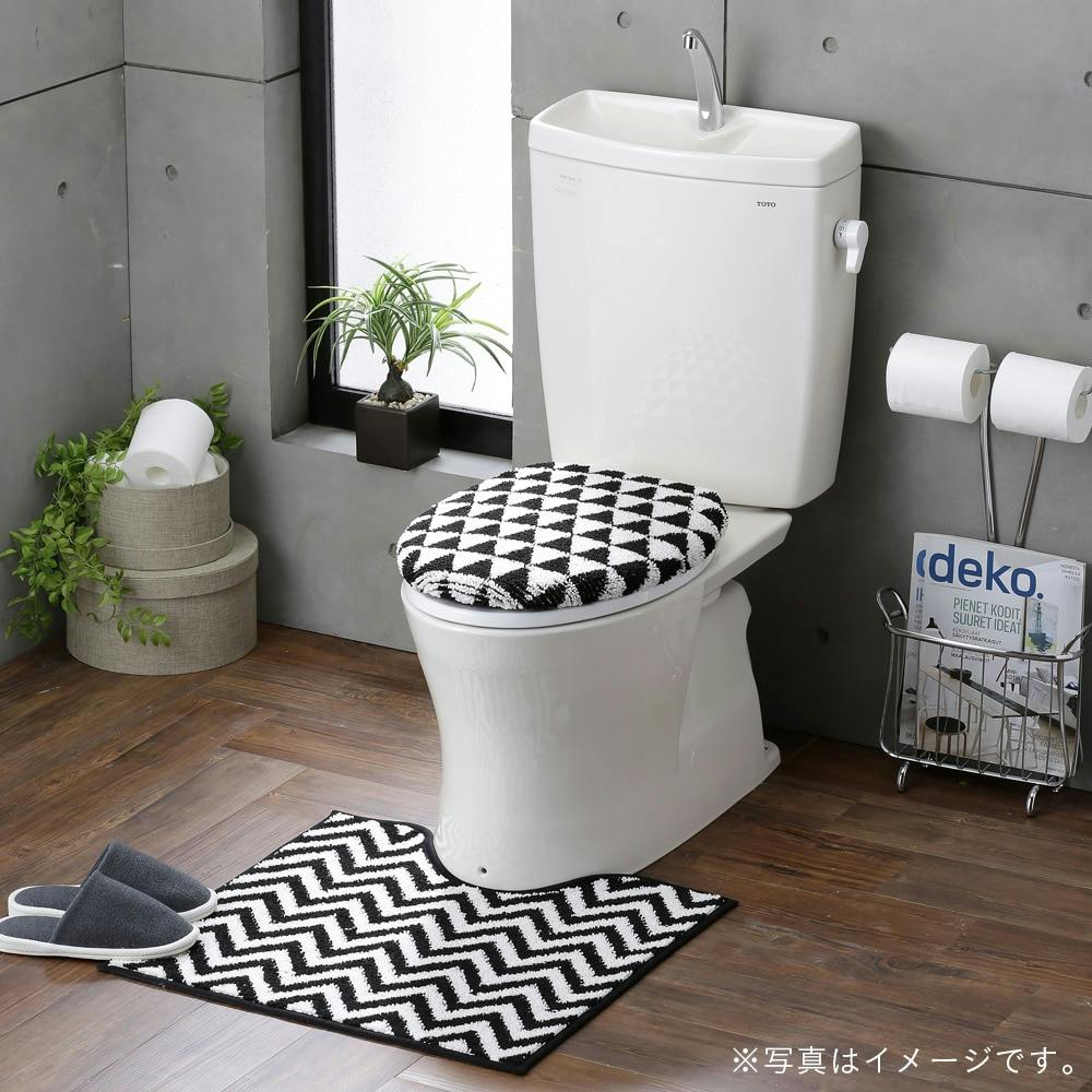 トイレフタカバー・マットセット OU型 ギザギザ(販売終了) | トイレ用品 通販 | ホームセンターのカインズ