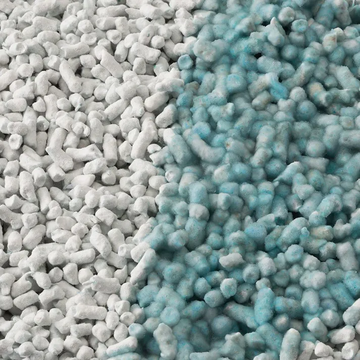 【ケース販売】猫砂 Pet’sOne もっと濃いブルーに変わる紙製のネコ砂 13.5L×4個入 消臭 脱臭 大容量 飛び散り防止