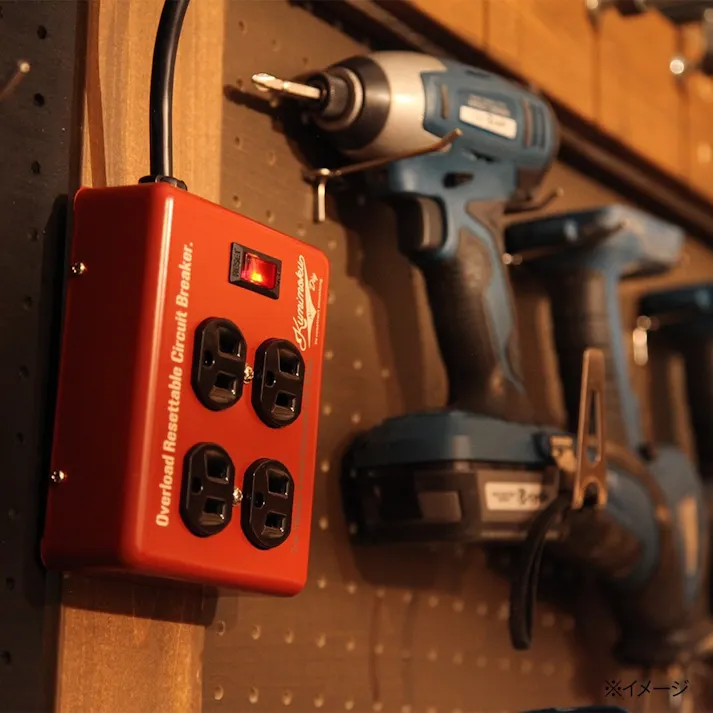 カインズ Kumimoku スチールACタップ 4個口 レッド