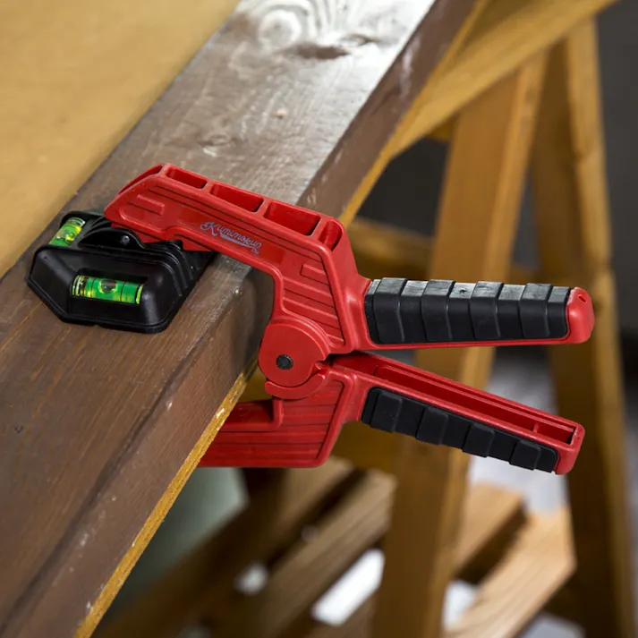 カインズ Kumimoku 水平器付クランプ レッド