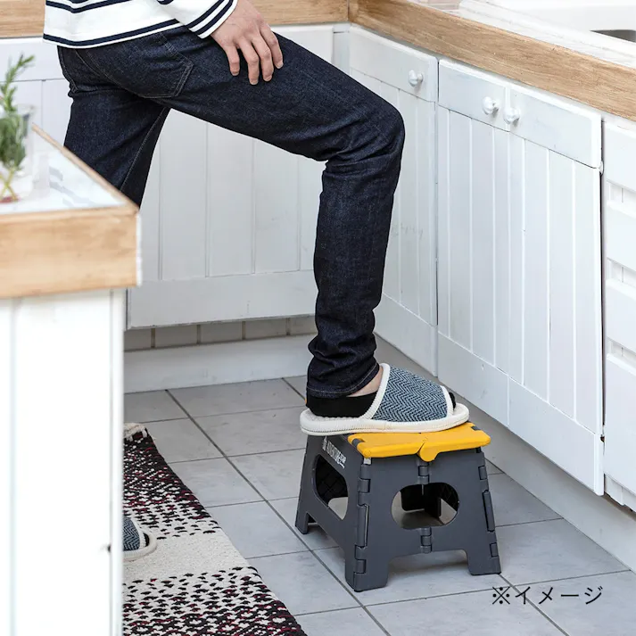 持ち運びしやすい折りたたみ踏み台 グレー
