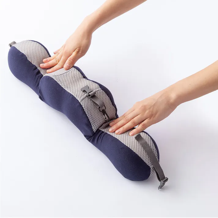 コンパクトに収納できる低反発ネックピロー ネイビー/グレー