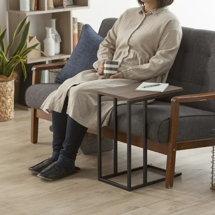 C4 ソファにセットしやすいサイドテーブル ブラウン