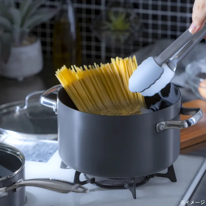 焦げ付きにくい半寸胴鍋 22cm