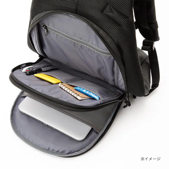 TRADDY ファスナーが隠れるデイバッグ