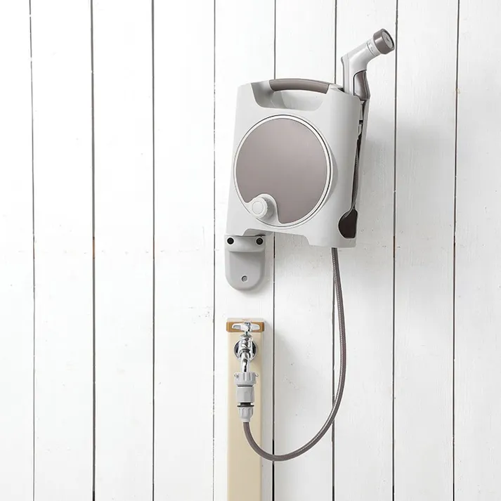 カインズ 壁掛けも出来るコンパクトホース付リール 長さ10m KCR-10 外径11.5mmまで 内径7.5mm 適合蛇口3種類 ノズルパターン4種類