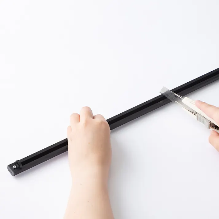 カットできる簡単取付カーテンレール ブラック 0.91m