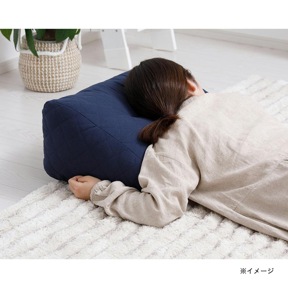 リラックスサンカククッション アルティキルト | クッション 通販