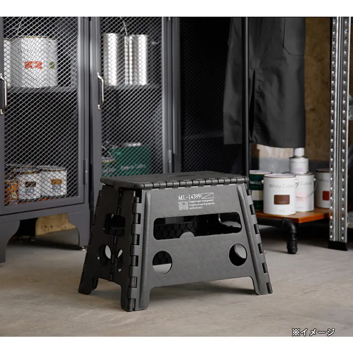 持ち運びしやすい折りたたみ踏み台 ワイド ブラック