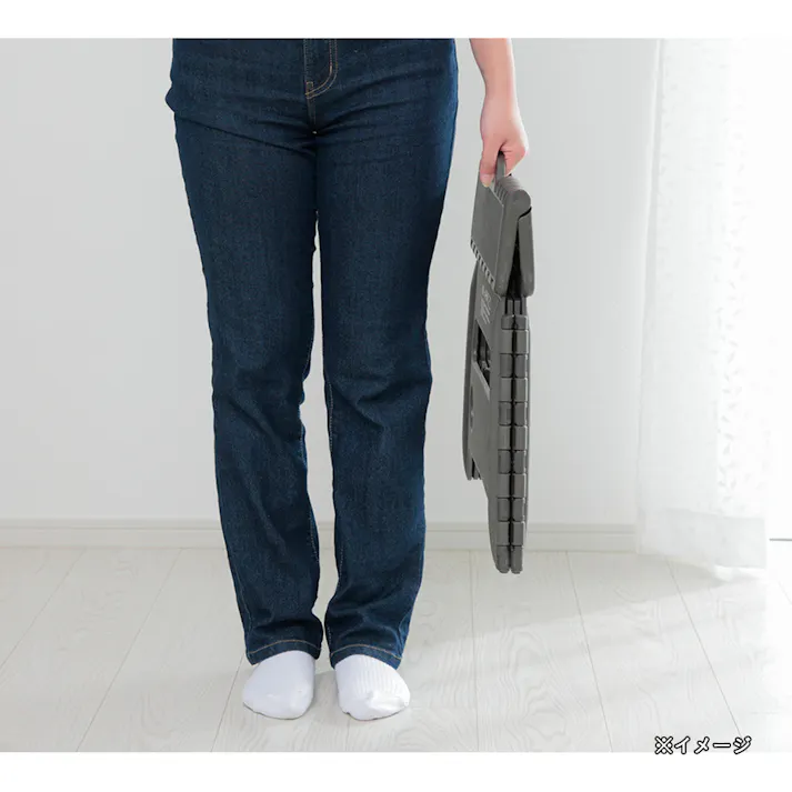 持ち運びしやすい折りたたみ踏み台 ワイド ブラック