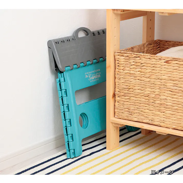 持ち運びしやすい折りたたみ踏み台 ワイド ブルー