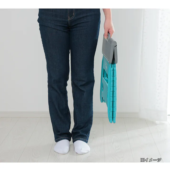 持ち運びしやすい折りたたみ踏み台 ワイド ブルー