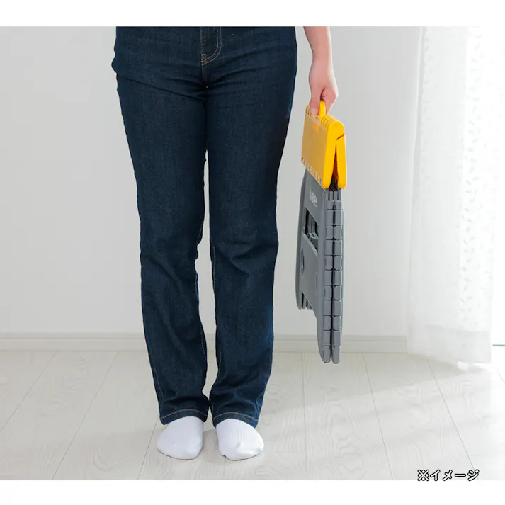 持ち運びしやすい折りたたみ踏み台 ワイド グレー