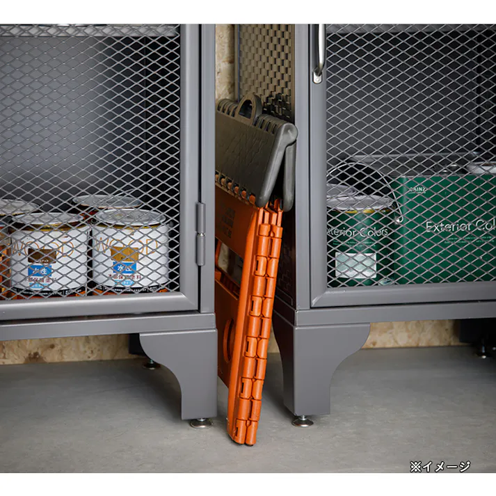 持ち運びしやすい折りたたみ踏み台 ワイド オレンジ