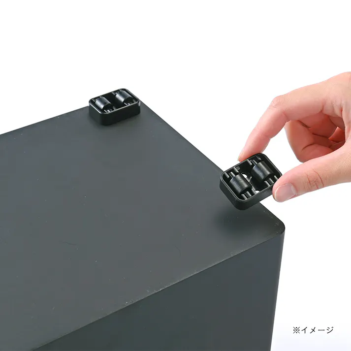 テープで取り付けできるコロキャスター ブラック 5個入
