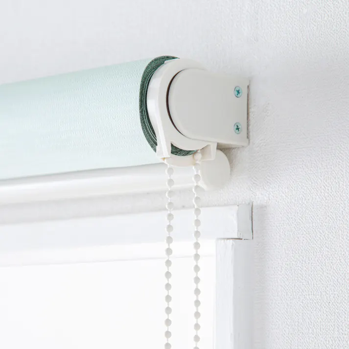 淡い色の遮光チェーン式ロールスクリーン ライトグリーン 90×220cm