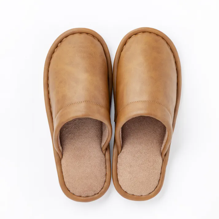 濡れても汚れても拭けるレザー調スリッパ ブラウン M