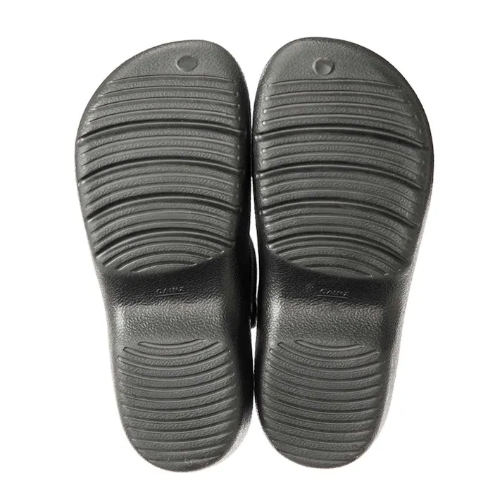 屈曲しやすいスリット入りサンダル ブラック 29cm