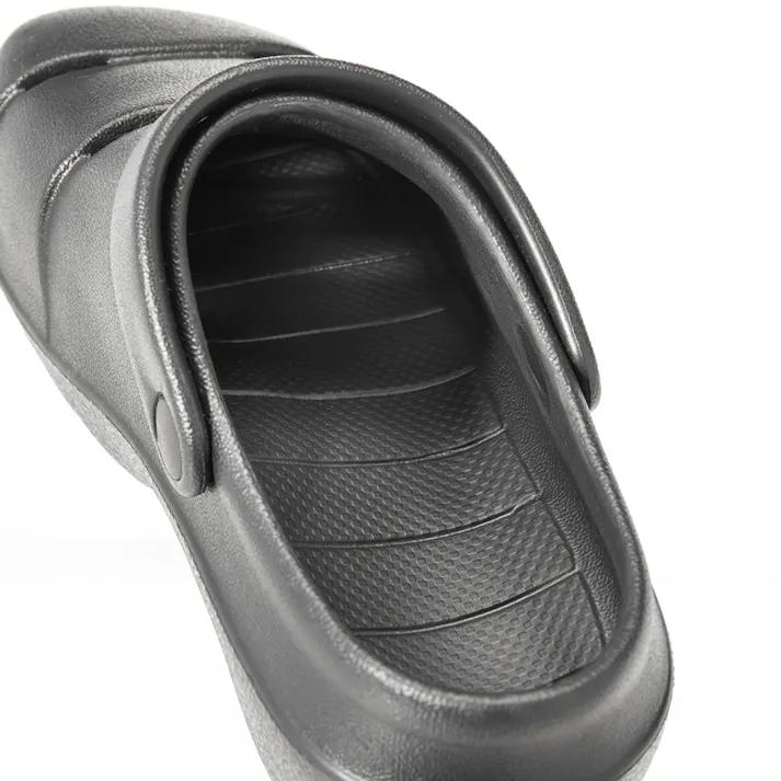 屈曲しやすいスリット入りサンダル ブラック 29cm