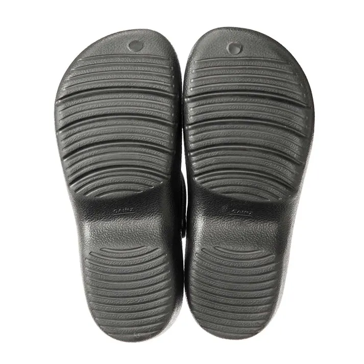 屈曲しやすいスリット入りサンダル ブラック 27cm