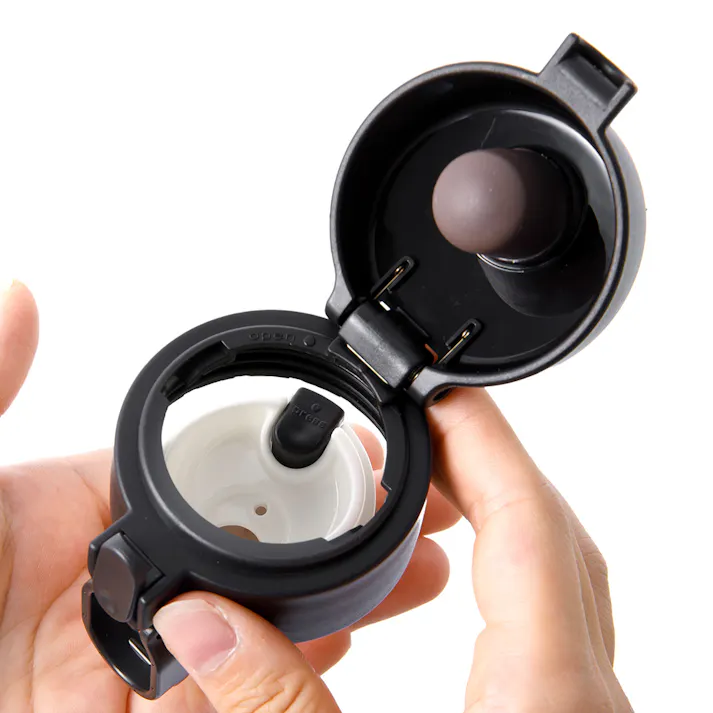 洗いやすい軽量ボトル750ml ブラウン