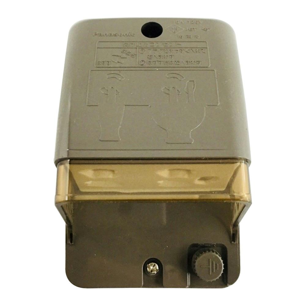 せせば パナソニック フル接地防水抜止コンセント 抜け止め式・アース