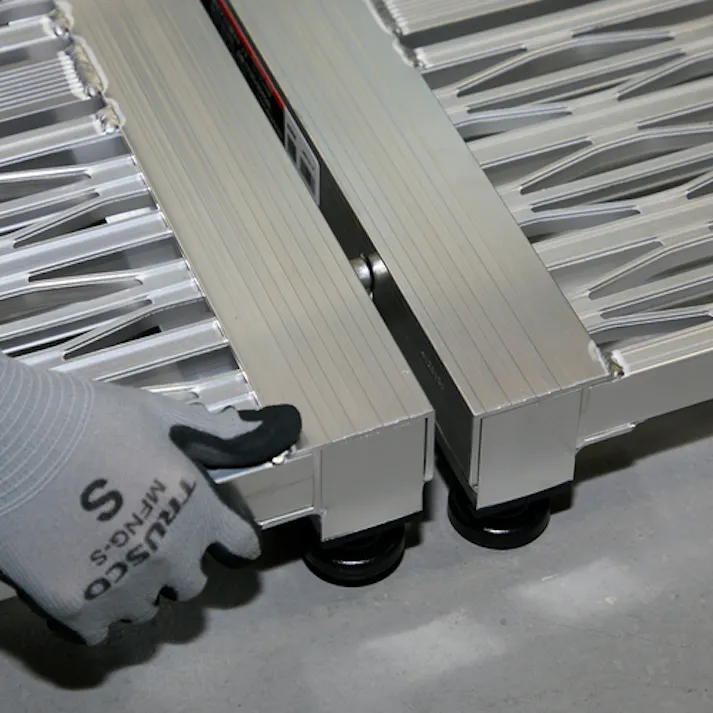 【CAINZ-DASH】トラスコ中山 高床式アルミ製ステップ グレーチング仕様 900X450XH190~220 TFSGH-0945AL【別送品】