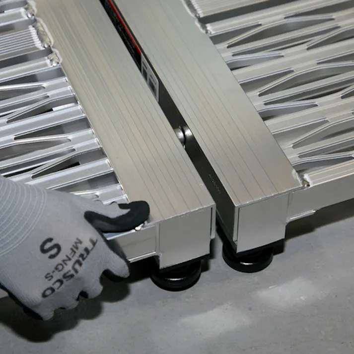 【CAINZ-DASH】トラスコ中山 高床式アルミ製ステップ グレーチング仕様 900X600XH190~220 TFSGH-0960AL【別送品】