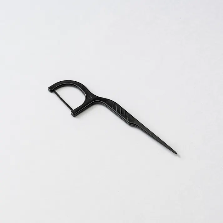 カインズ 糸付きようじ 100本入りパック 黒