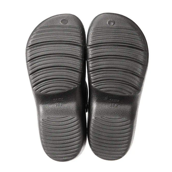 屈曲しやすいスリット入りサンダル ブラック 23cm