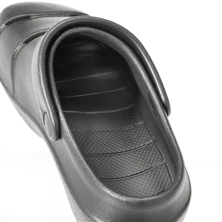 屈曲しやすいスリット入りサンダル ブラック 23cm