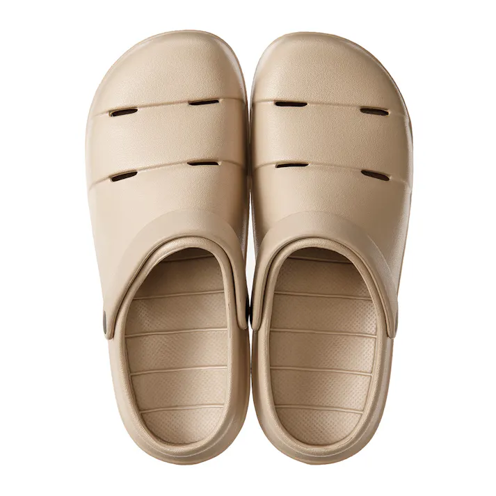 屈曲しやすいスリット入りサンダル ライトブラウン 25cm