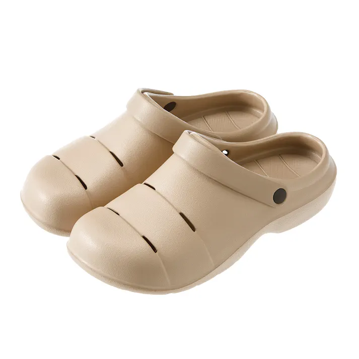 屈曲しやすいスリット入りサンダル ライトブラウン 23cm