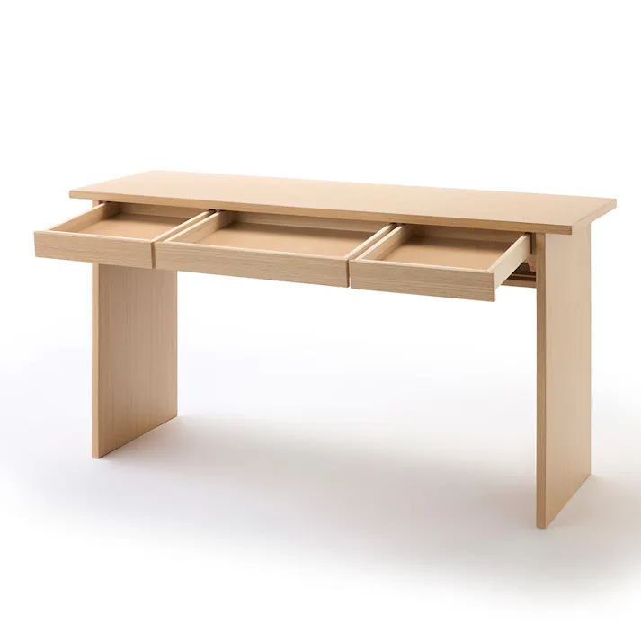 デスクとダイニングを切り替えられるテーブル