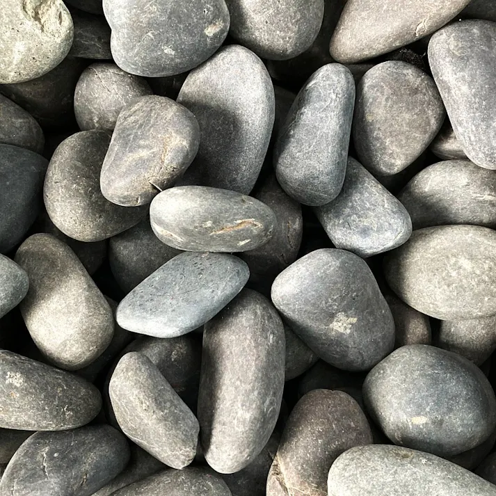 カインズ 黒玉石 光沢無し 10kg 約20~40mm