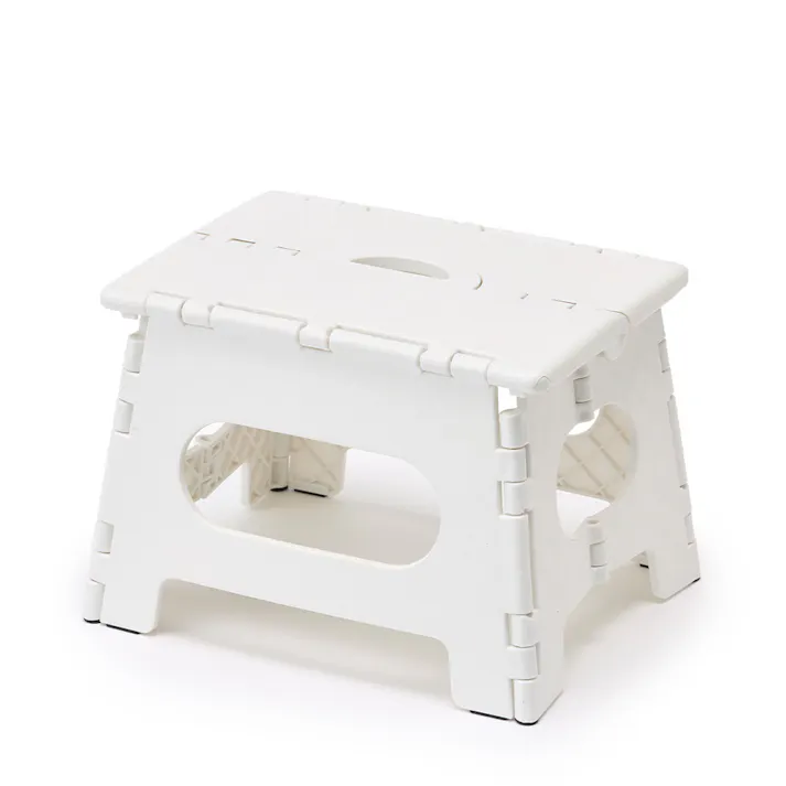 持ち運びしやすい折りたたみ踏み台 ホワイト