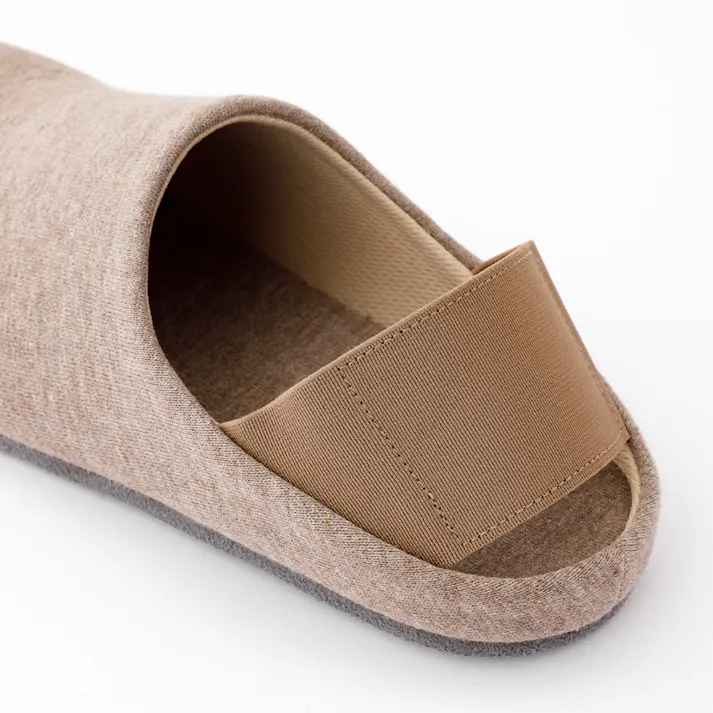 かかとゴム付きで脱げにくいルームシューズ ベージュ 23~24cm