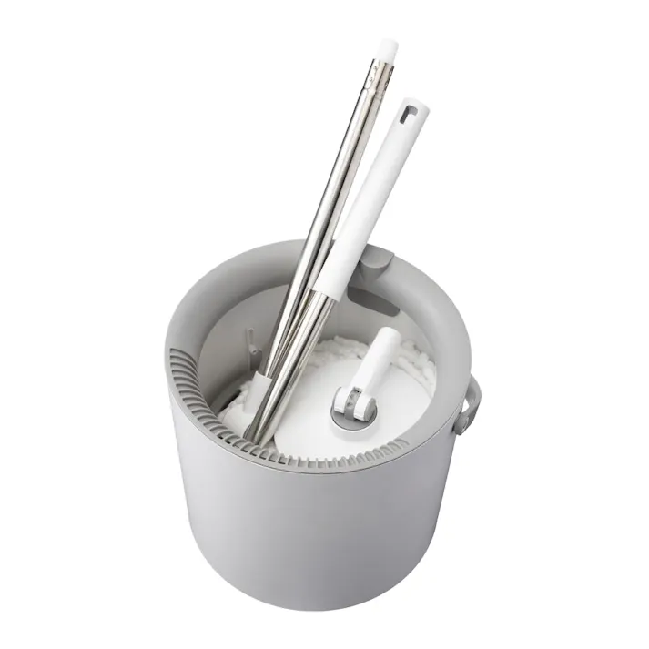 コンパクトに収納できる回転モップ