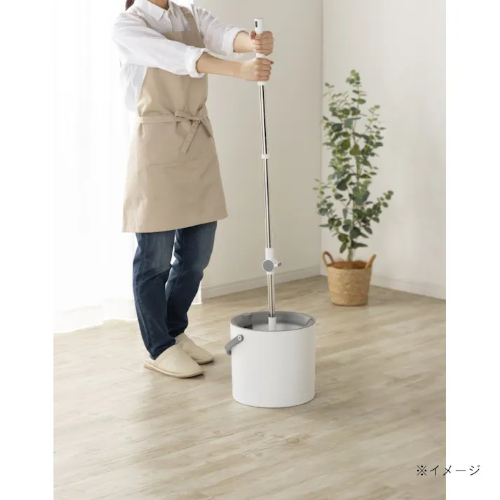 コンパクトに収納できる回転モップ