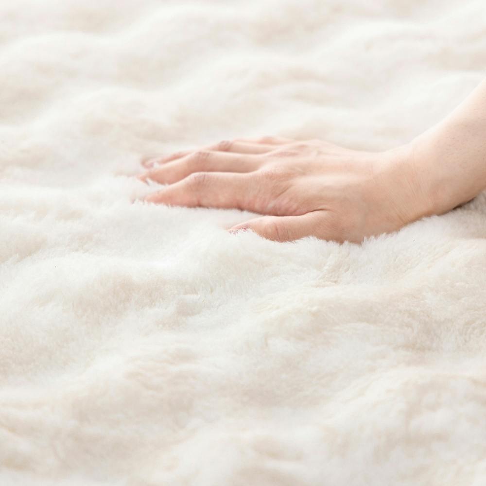 保温性のあるラグ Pitapa シロクマ 幅190cm 奥行240cm | ラグ